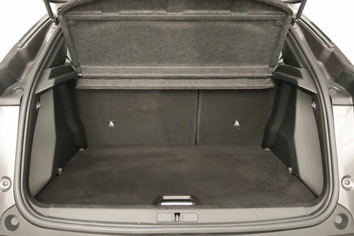 peugeot-2008-2021-diesel-1499cc