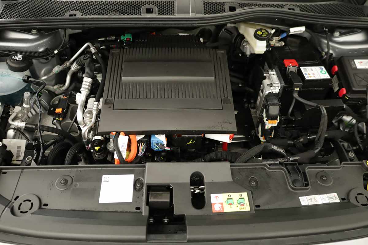 peugeot-e-208-2025-eletrico-0cc