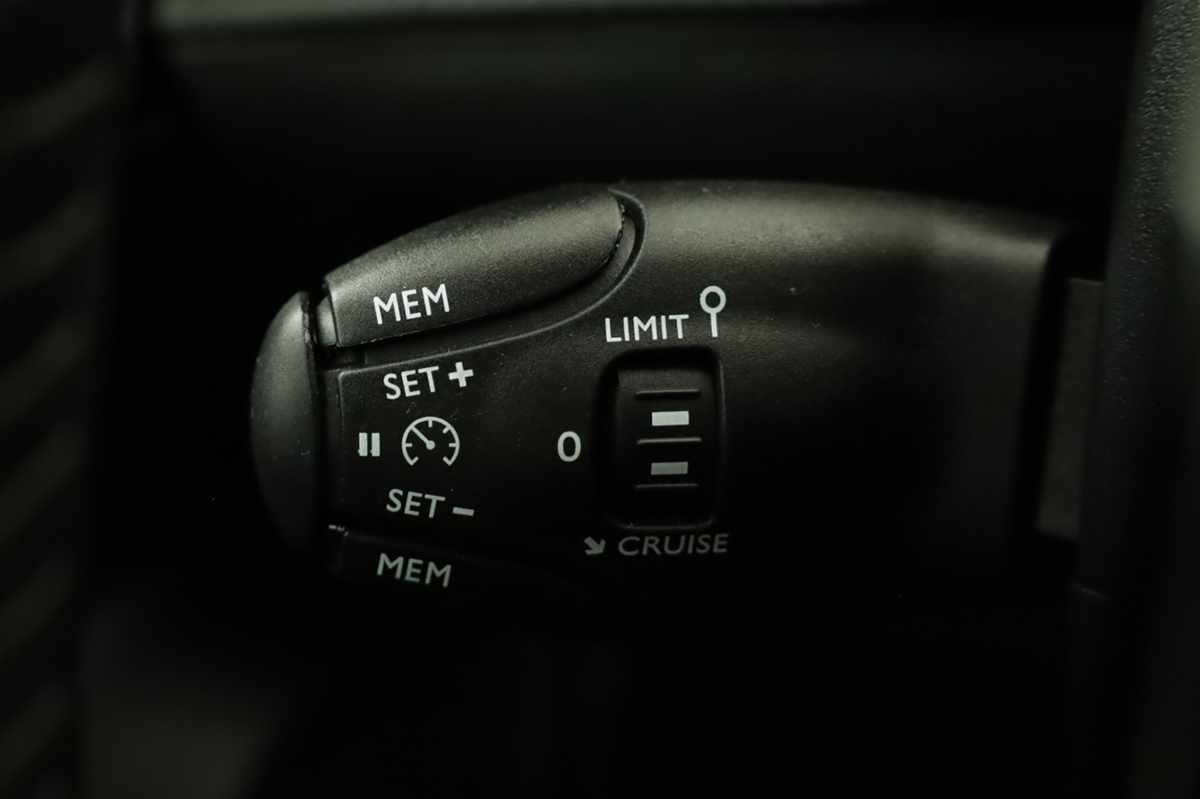 peugeot-2008-2022-diesel-1499cc