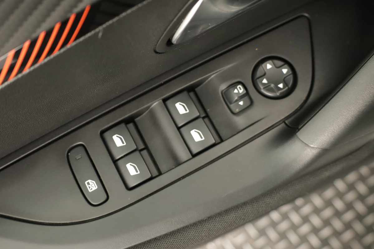peugeot-2008-2022-diesel-1499cc