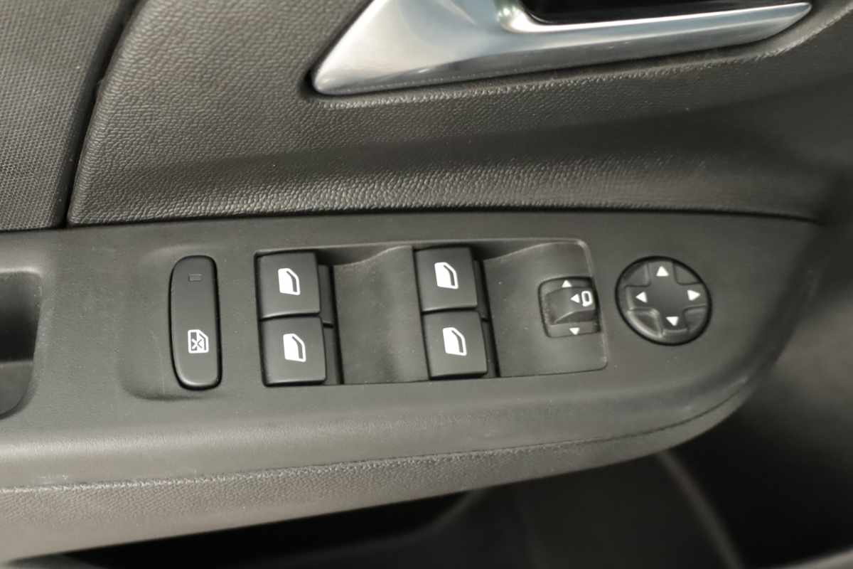 opel-corsa-2025-gasolina-1199cc