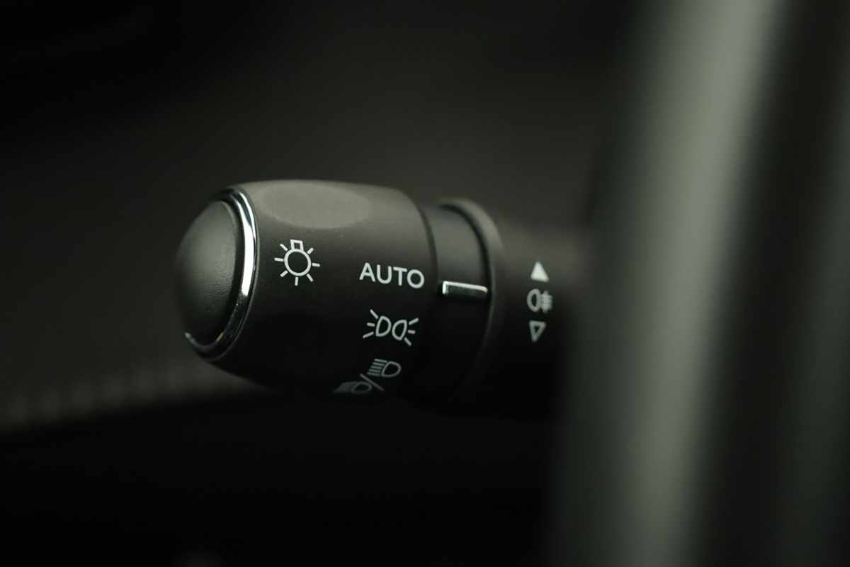 peugeot-208-2023-gasolina-1199cc