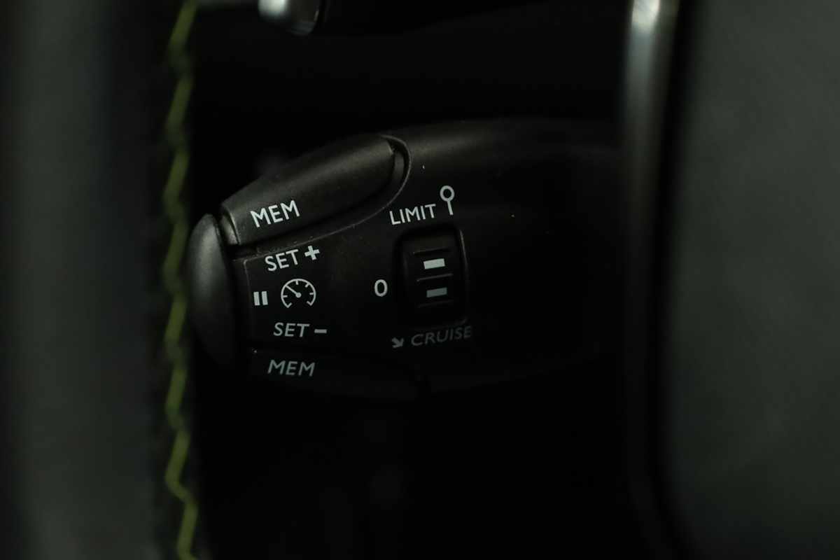 peugeot-208-2023-gasolina-1199cc