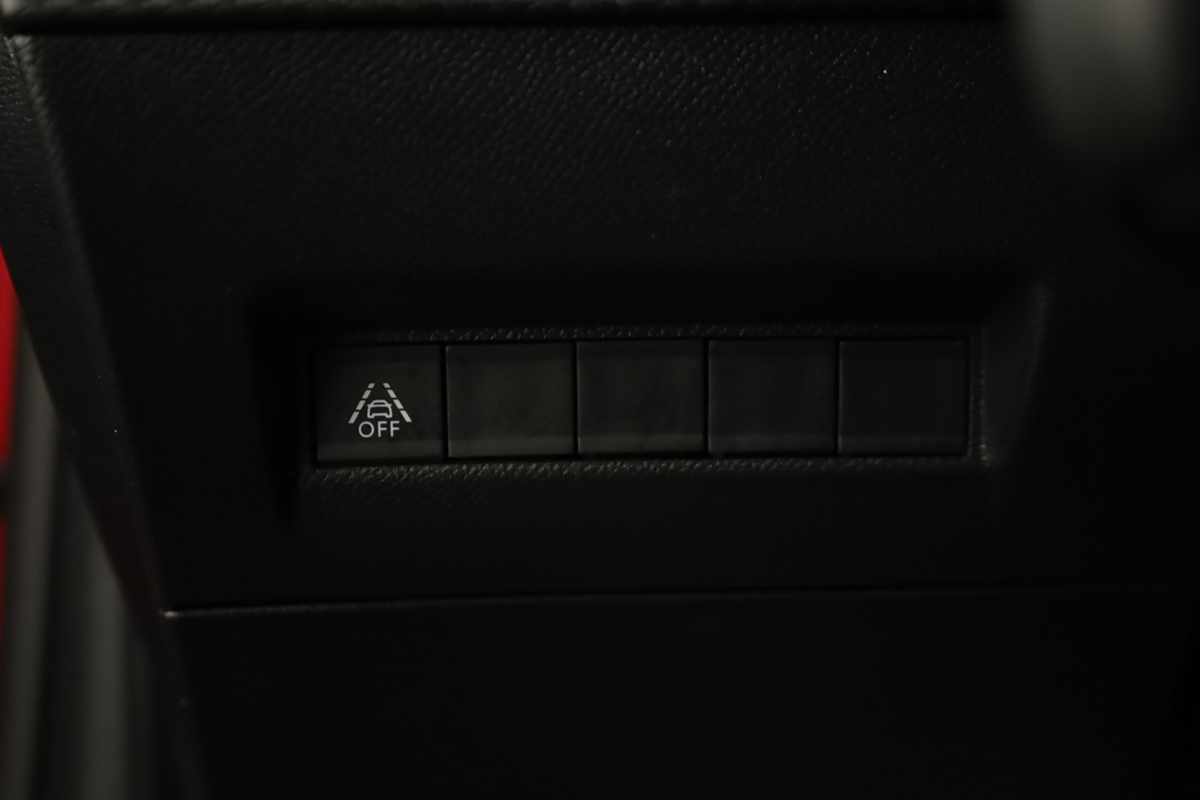 peugeot-208-2023-gasolina-1199cc