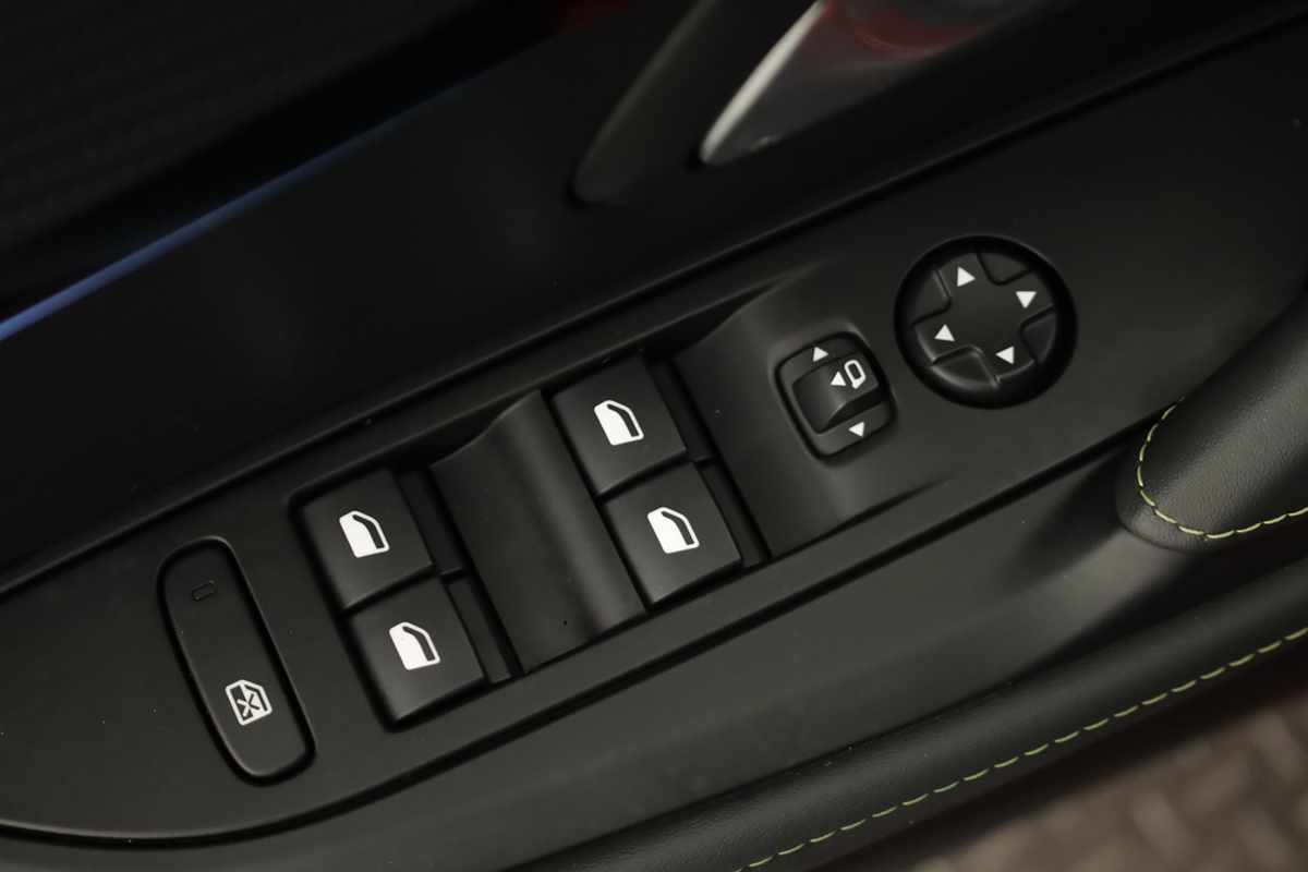 peugeot-208-2023-gasolina-1199cc