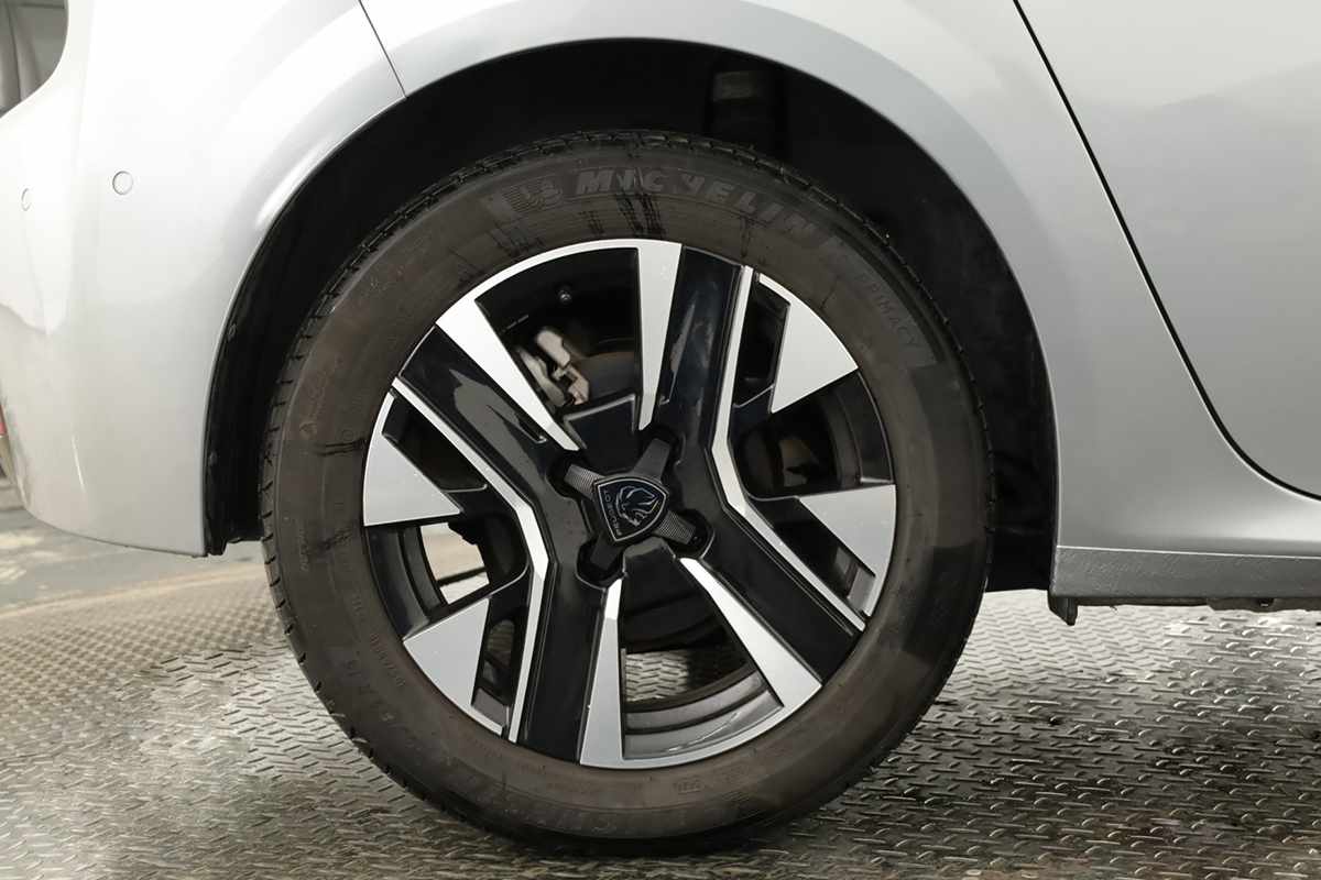 peugeot-208-2025-gasolina-1199cc