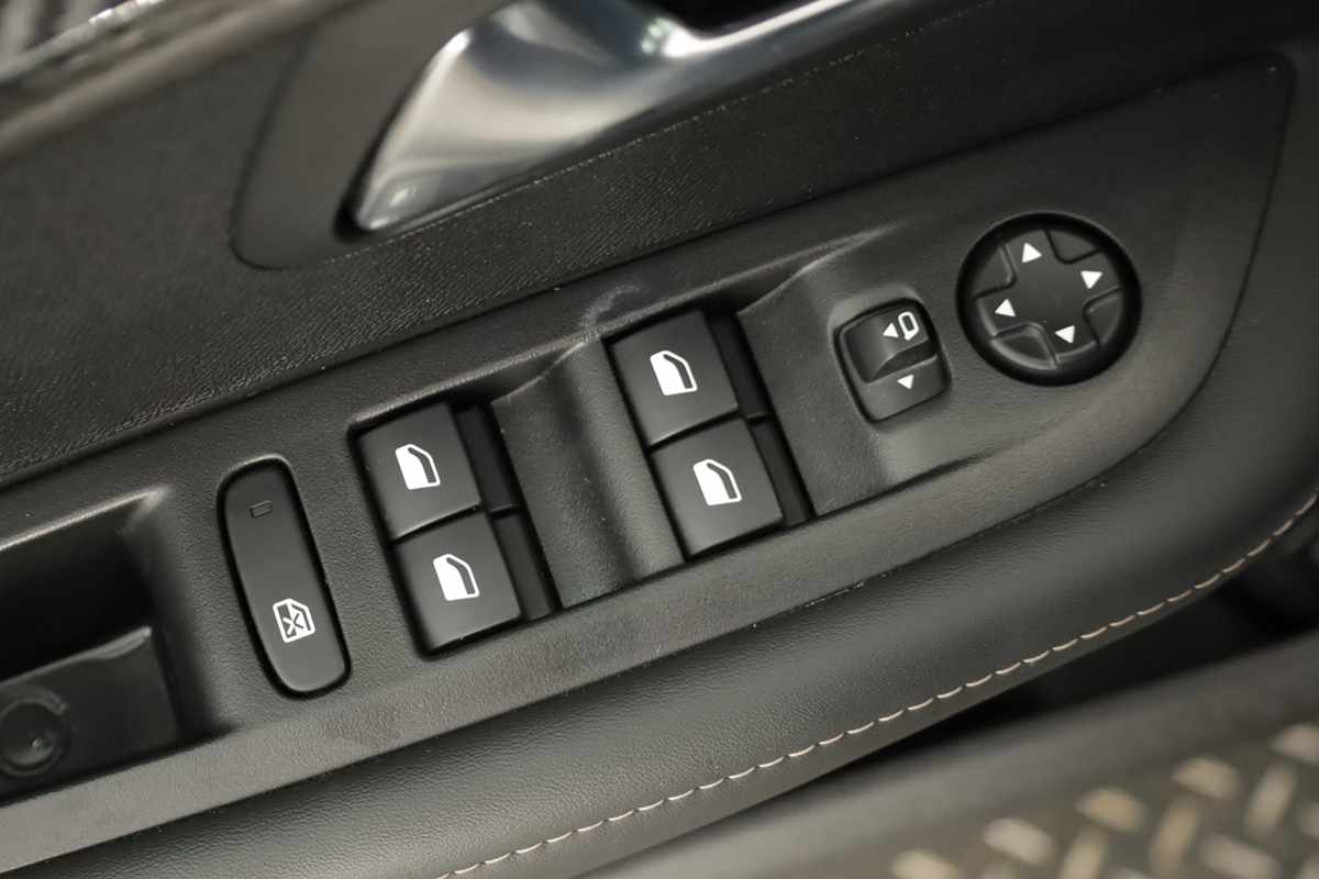 peugeot-208-2025-gasolina-1199cc