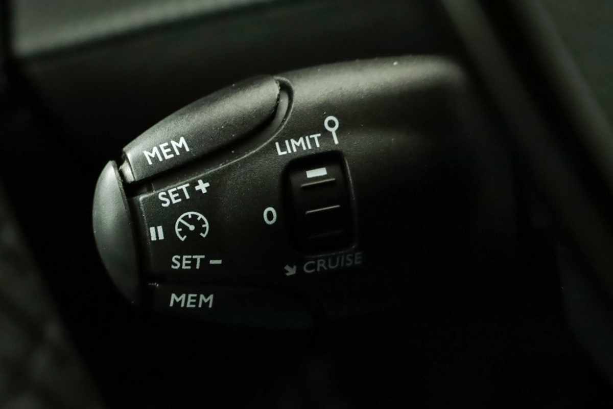 peugeot-2008-2024-gasolina-1199cc
