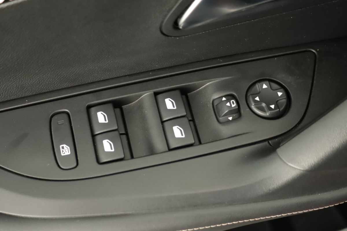 peugeot-2008-2024-gasolina-1199cc