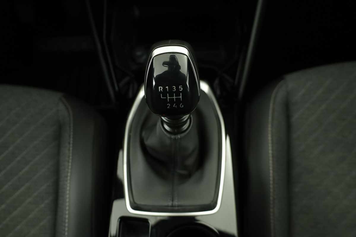 peugeot-2008-2024-gasolina-1199cc
