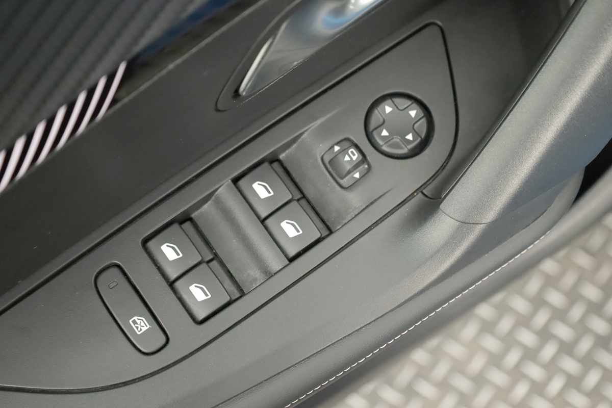 peugeot-2008-2024-gasolina-1199cc