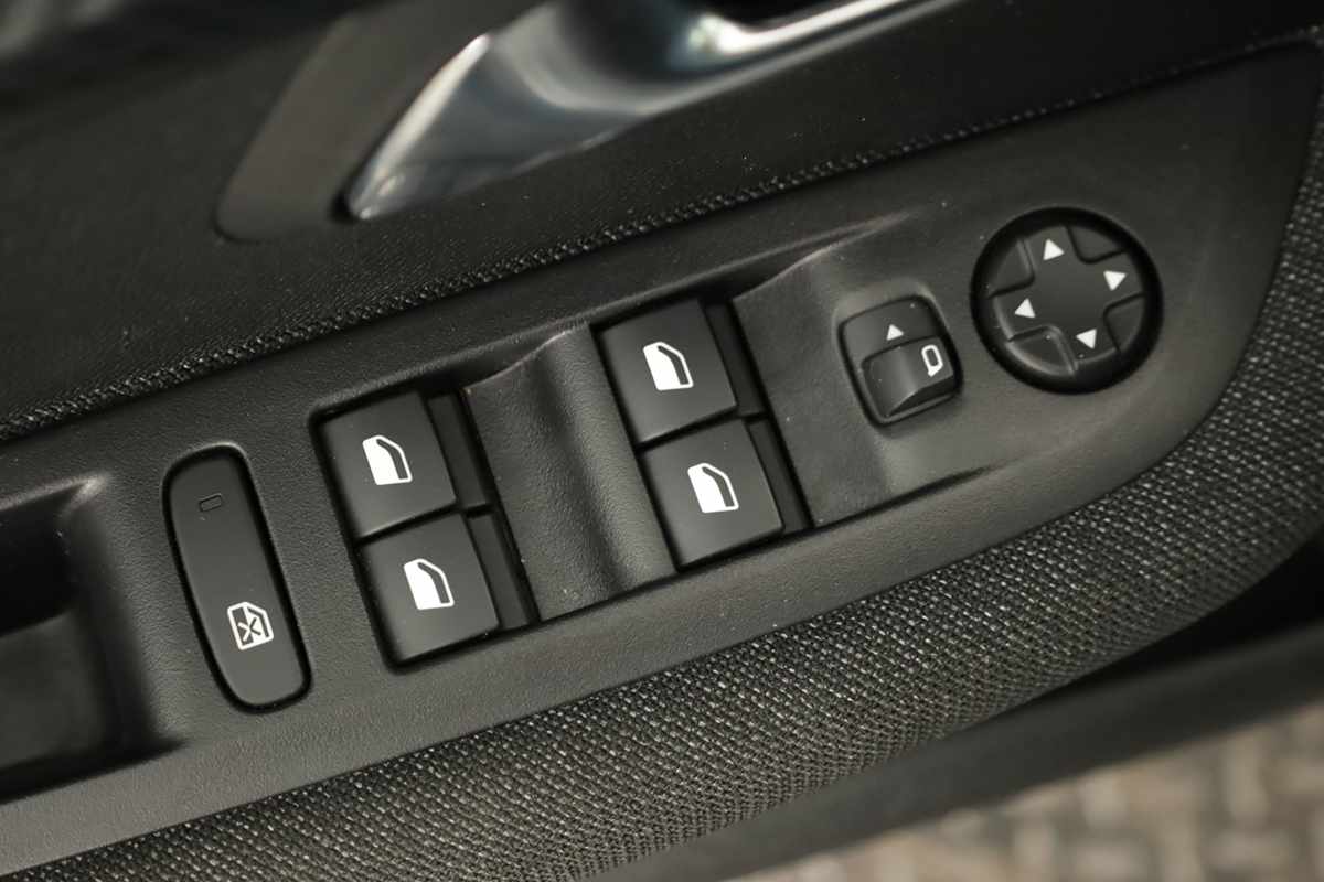 peugeot-208-2025-gasolina-1199cc