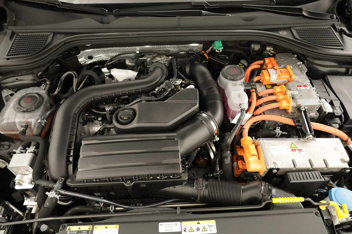 volkswagen-golf-2025-hibrido-a-gasolina-1498cc