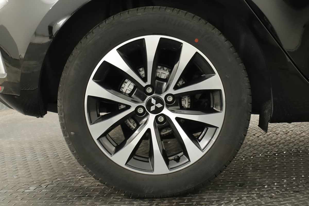 mitsubishi-colt-2024-gasolina-999cc
