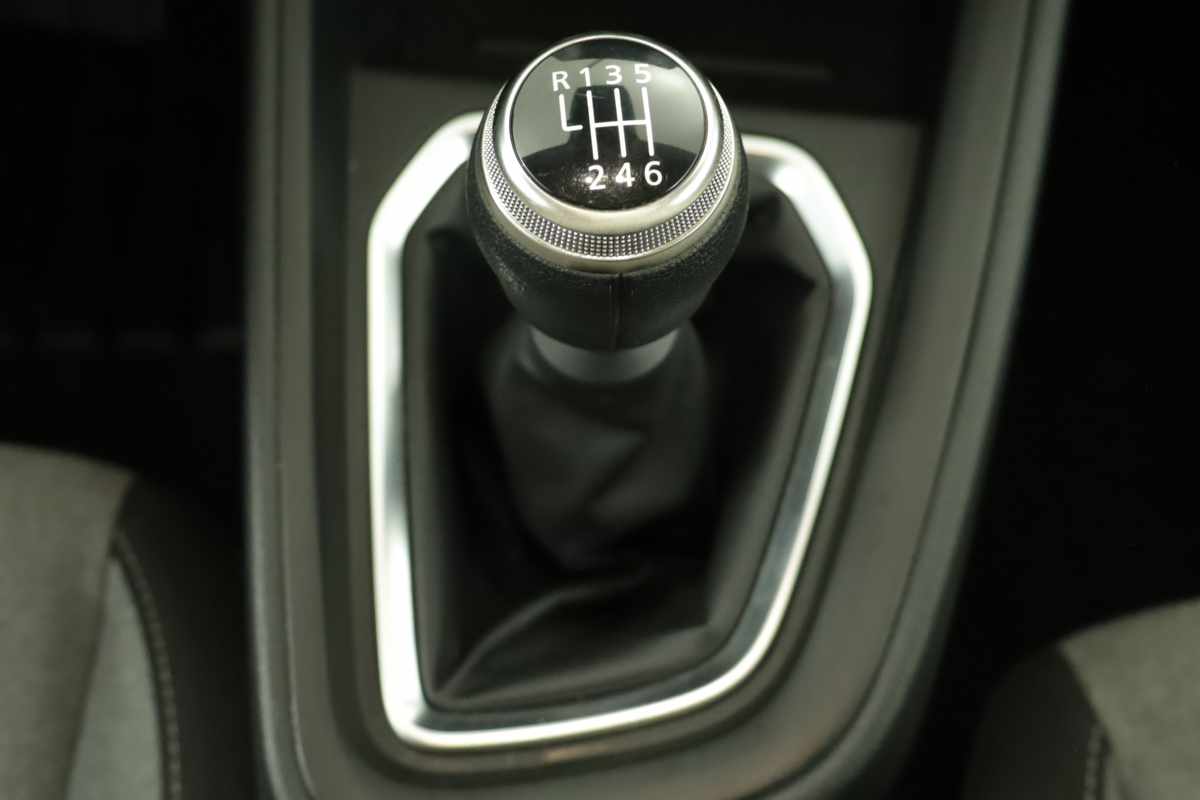 mitsubishi-colt-2024-gasolina-999cc