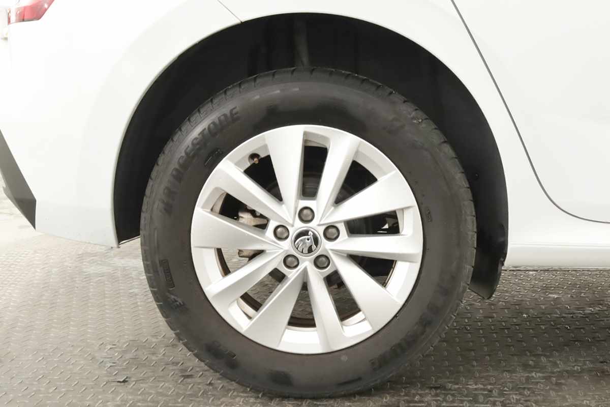 skoda-kamiq-2024-gasolina-999cc