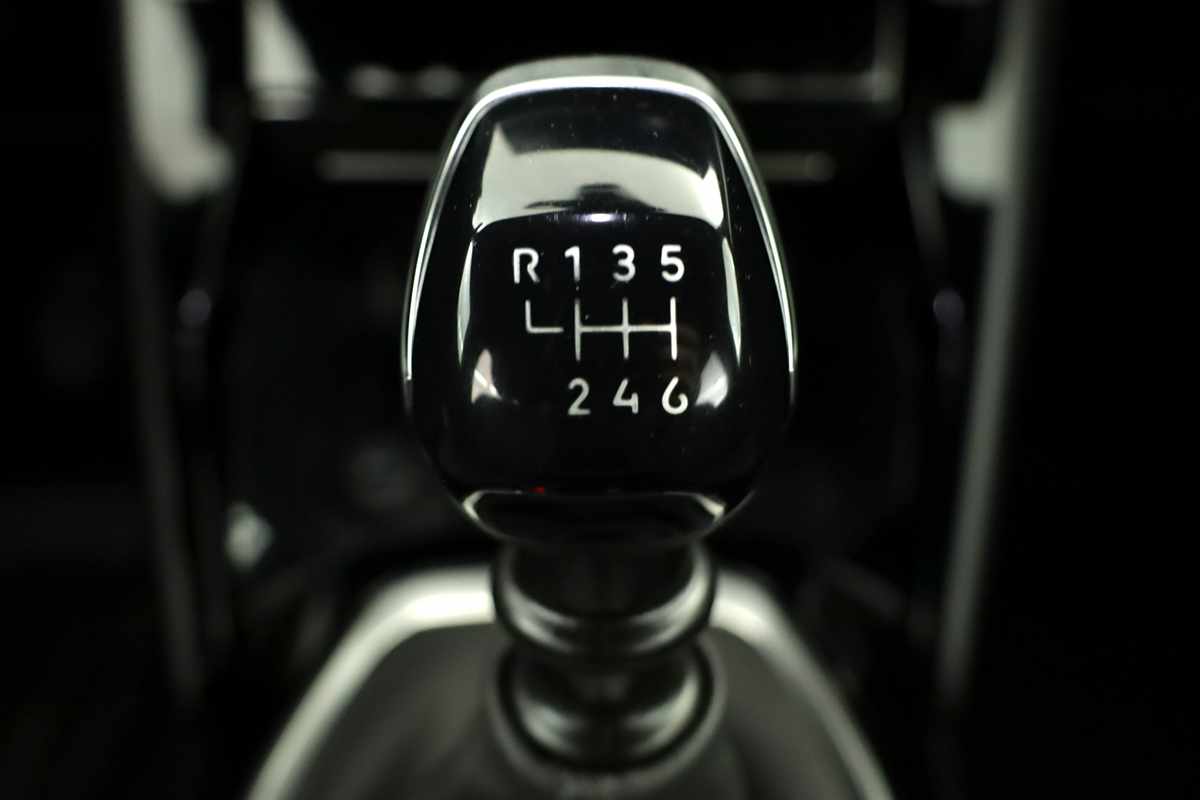 peugeot-2008-2024-gasolina-1199cc