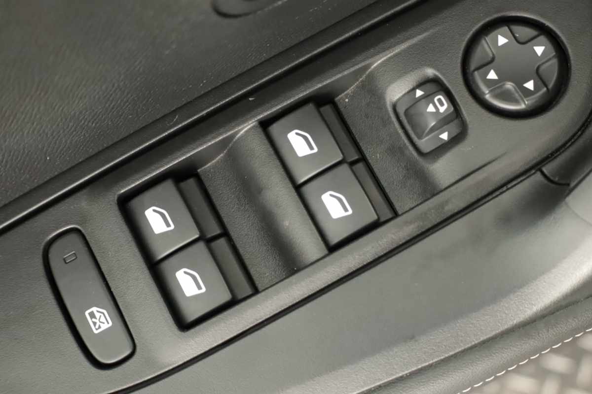 peugeot-2008-2024-gasolina-1199cc
