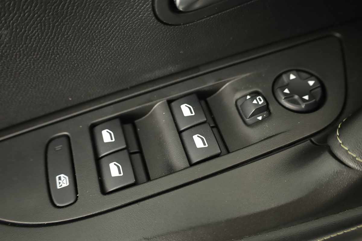 peugeot-2008-2021-gasolina-1199cc
