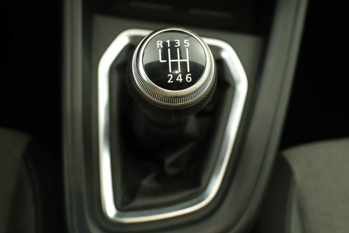 mitsubishi-colt-2024-gasolina-999cc