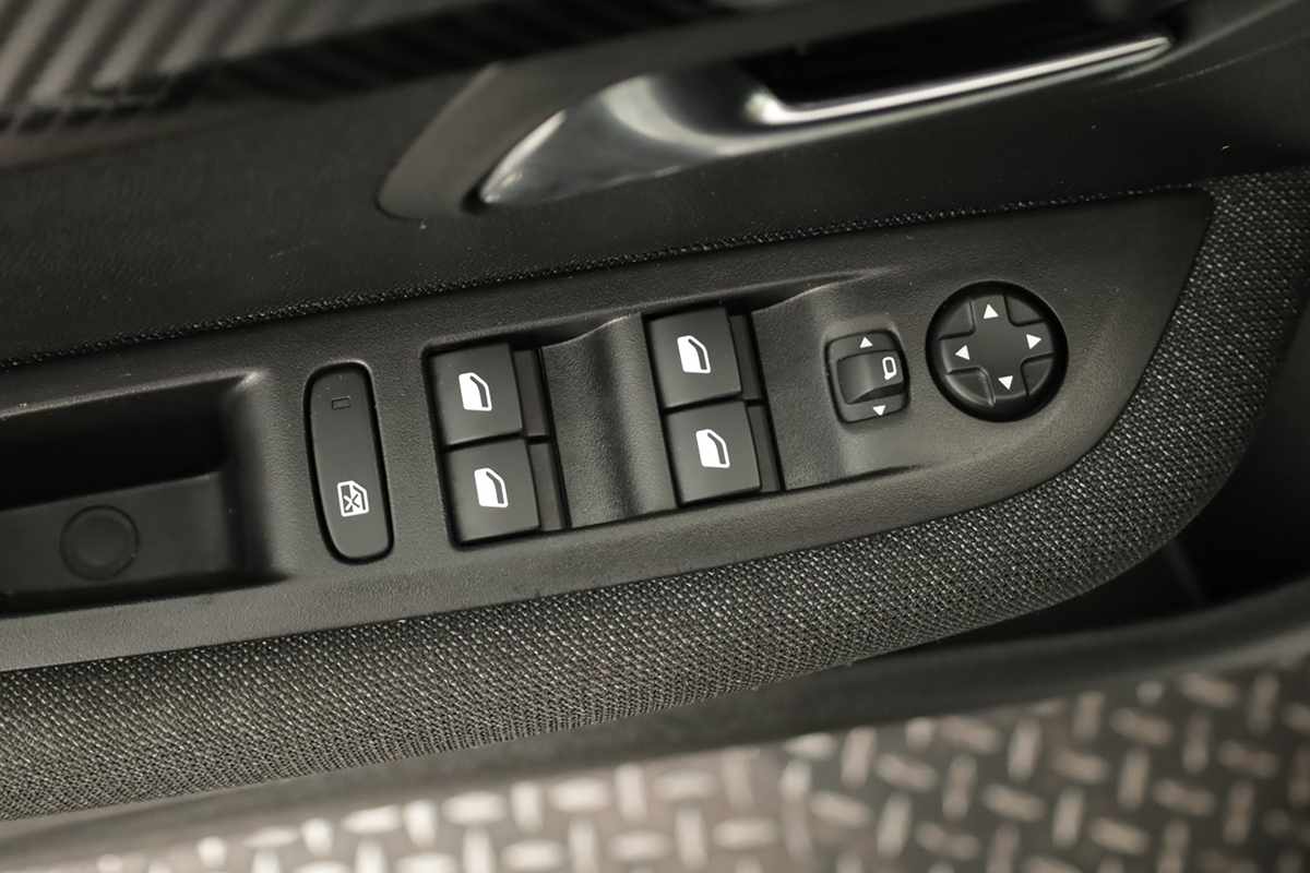 peugeot-e-208-2025-eletrico-0cc