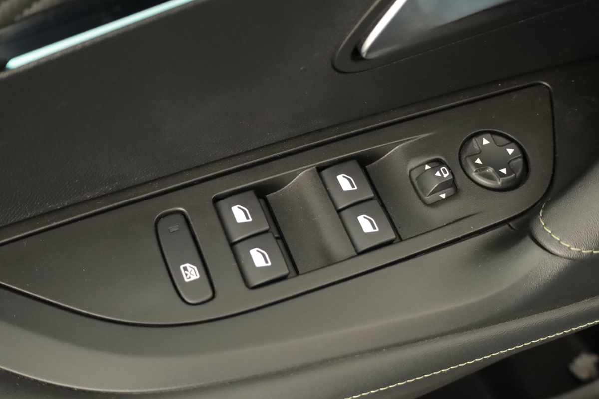 peugeot-2008-2022-gasolina-1199cc