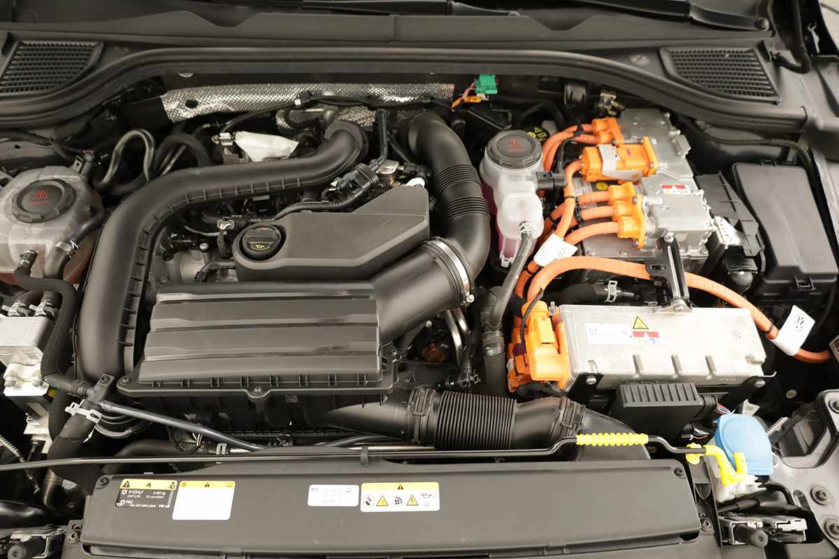 volkswagen-golf-2025-hibrido-a-gasolina-1498cc