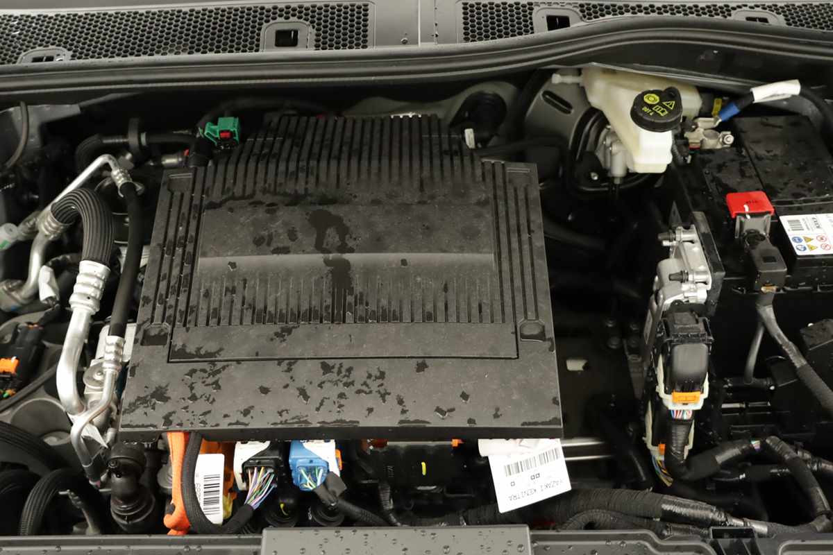 peugeot-e-208-2025-eletrico-0cc