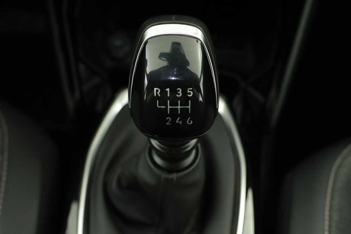 peugeot-2008-2024-gasolina-1199cc