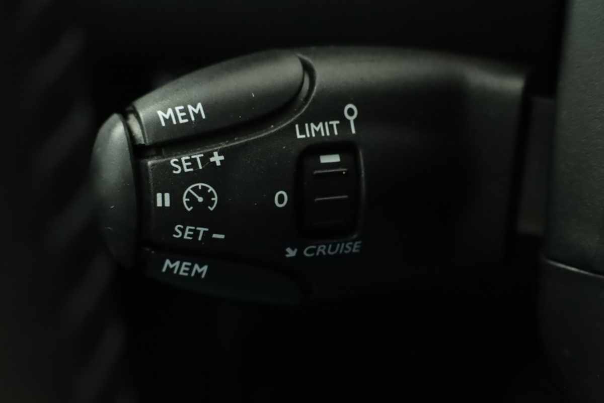 peugeot-2008-2024-gasolina-1199cc