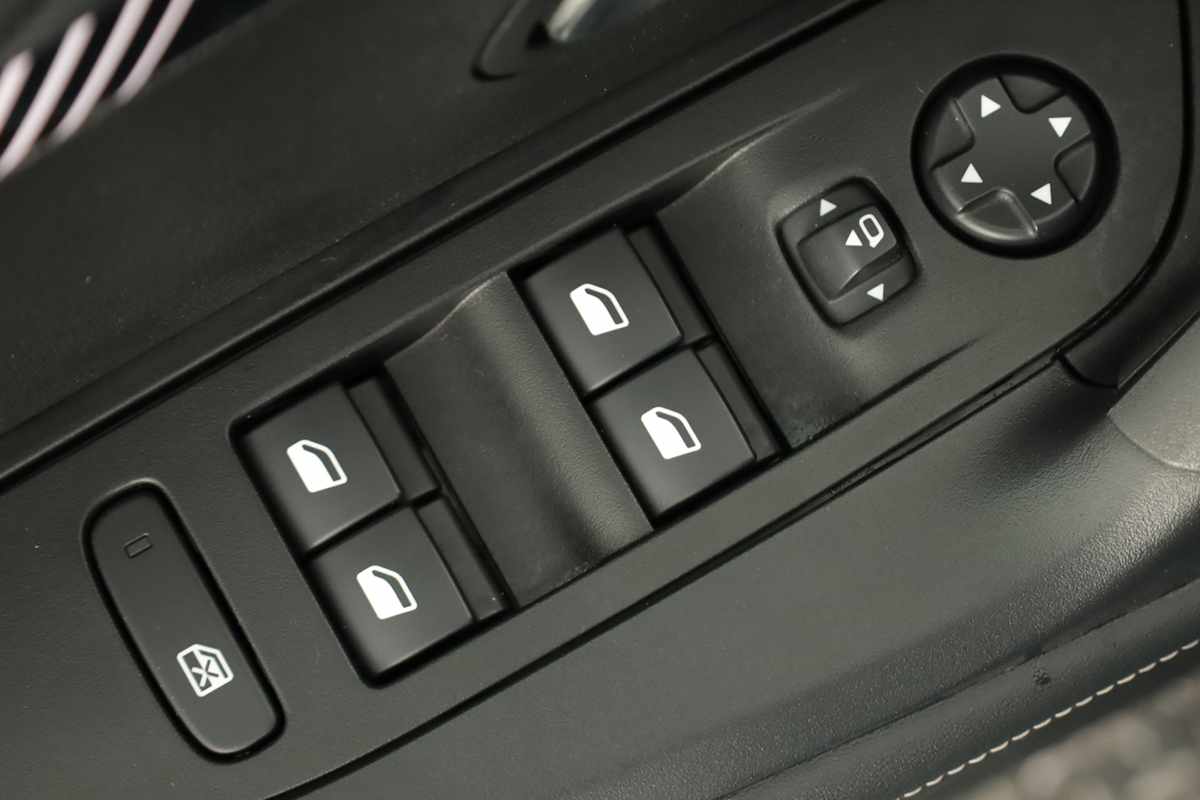 peugeot-2008-2024-gasolina-1199cc