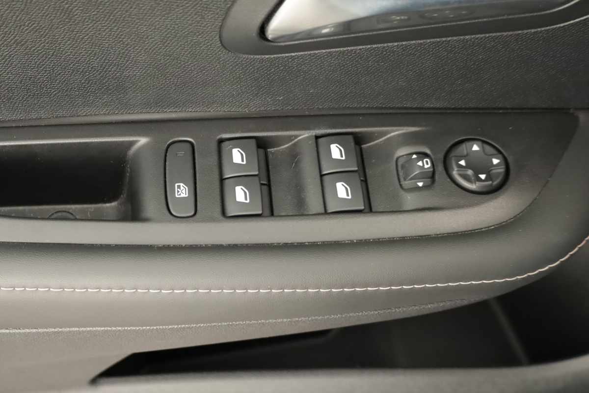 peugeot-208-2025-gasolina-1199cc