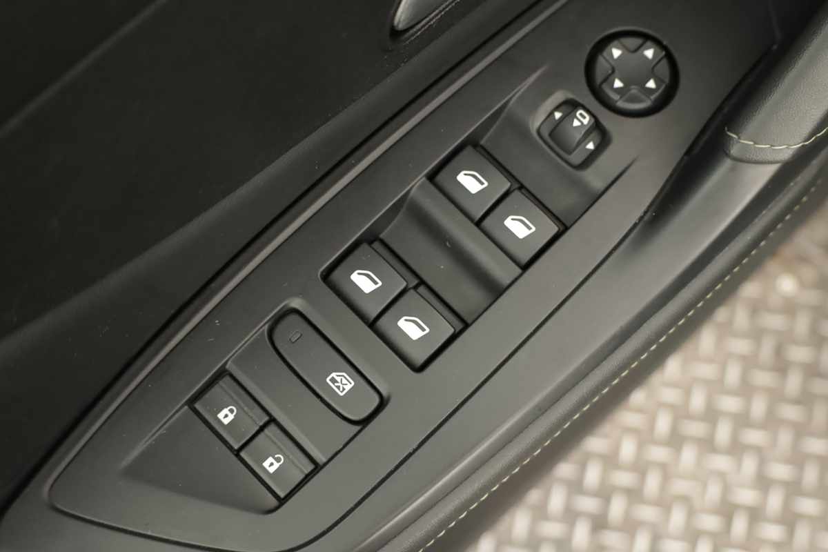 peugeot-308-2024-gasolina-1199cc