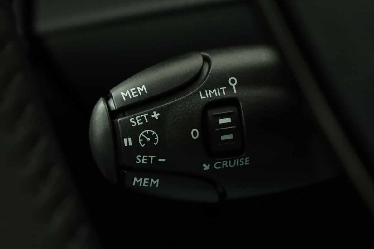 peugeot-e-208-2025-eletrico-0cc