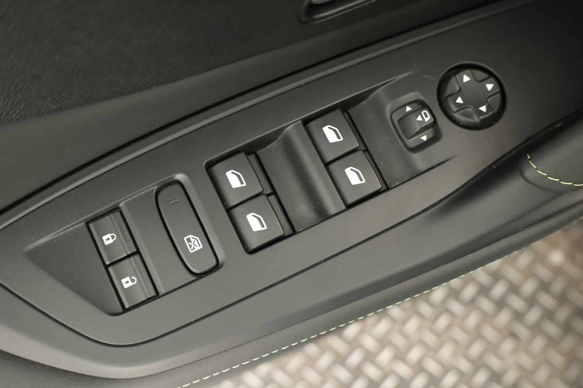 peugeot-308-2024-gasolina-1199cc
