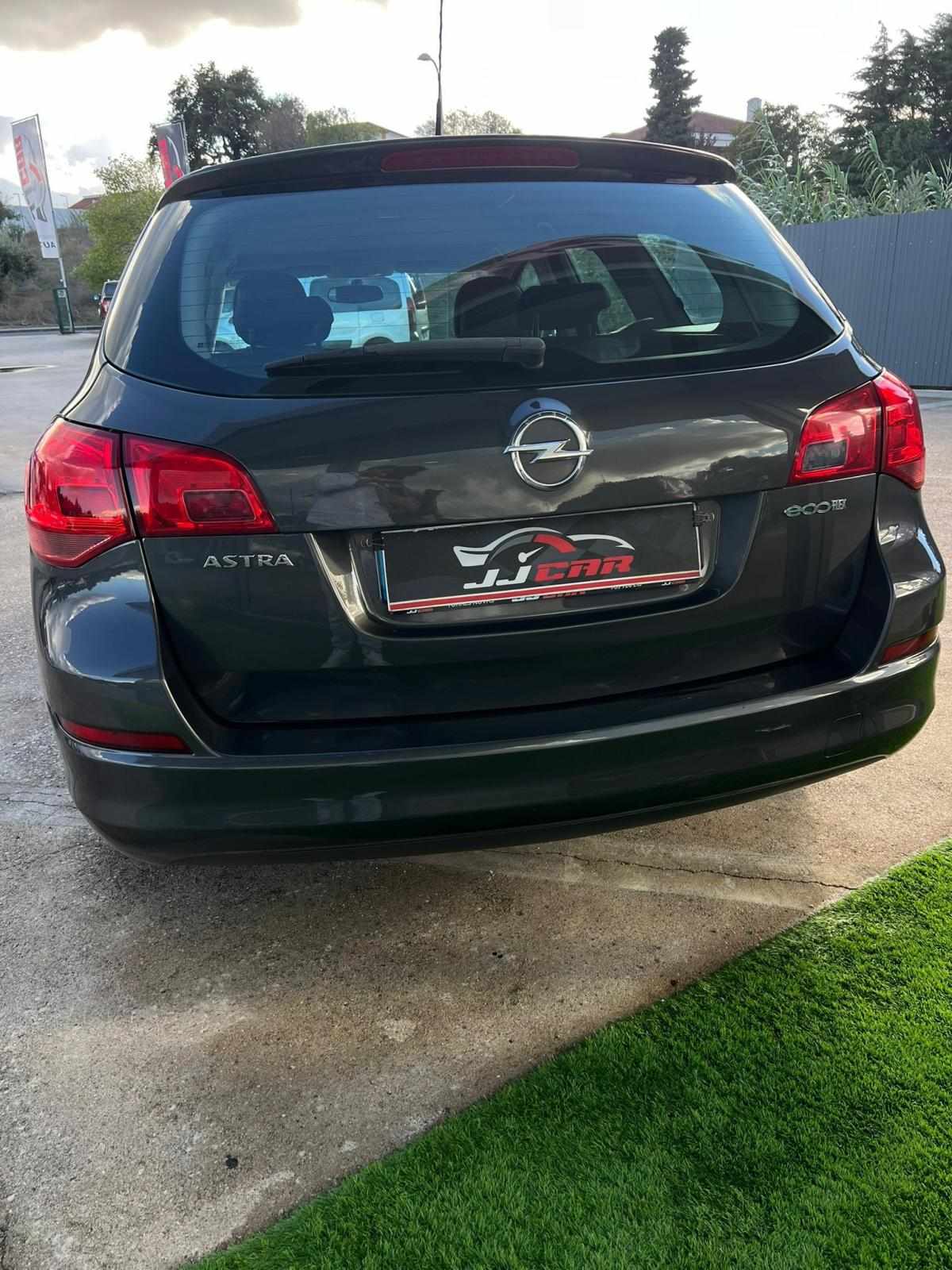 opel-astra-sport-tourer-2011-diesel-1248cc