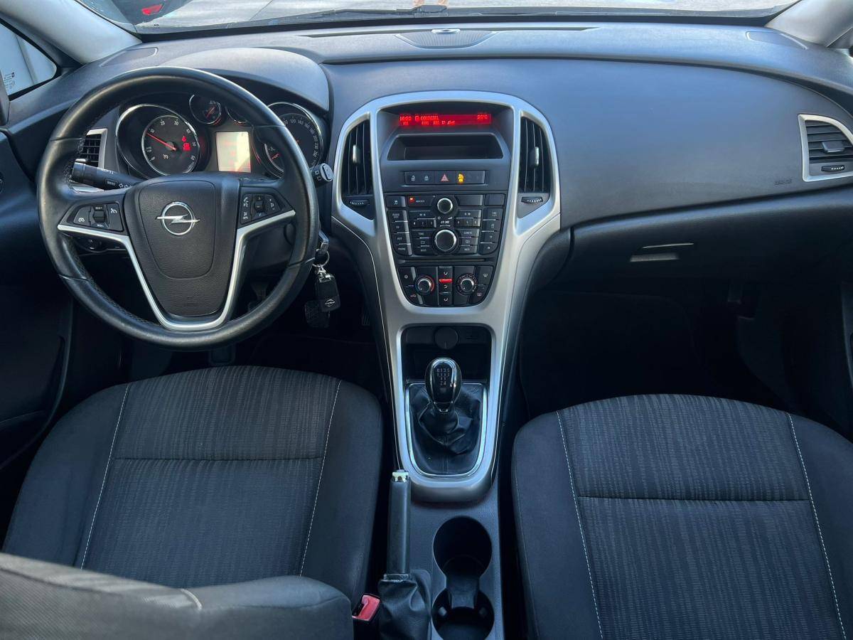 opel-astra-sport-tourer-2011-diesel-1248cc