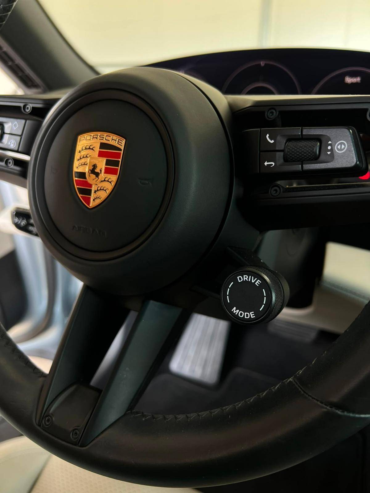 porsche-taycan-2024-eletrico-0cc