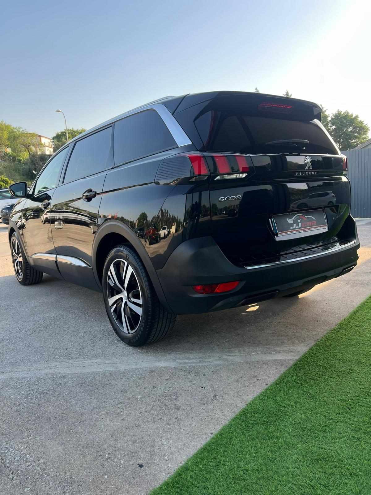 peugeot-5008-2018-diesel-1499cc