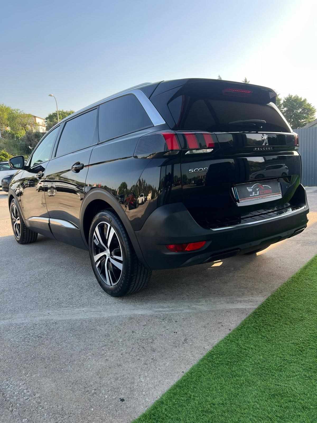 peugeot-5008-2018-diesel-1499cc