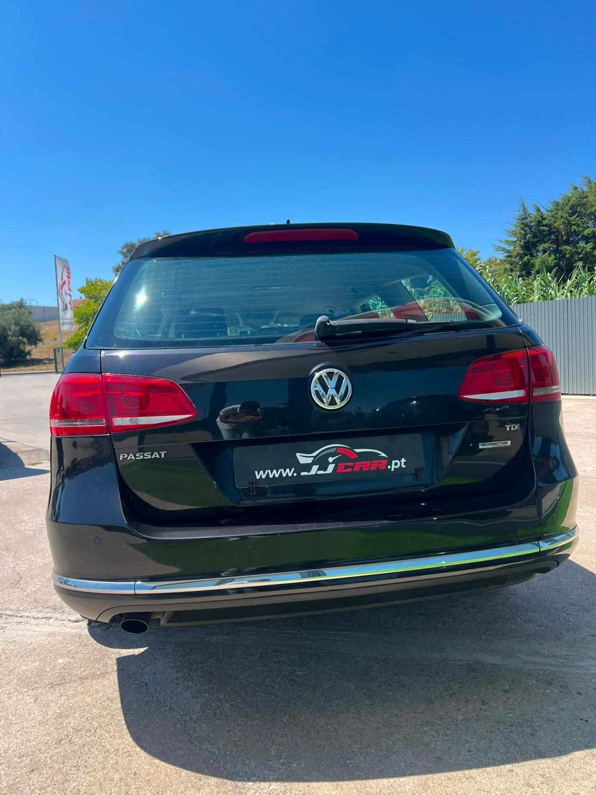 volkswagen-passat-variant-2011-diesel-1598cc