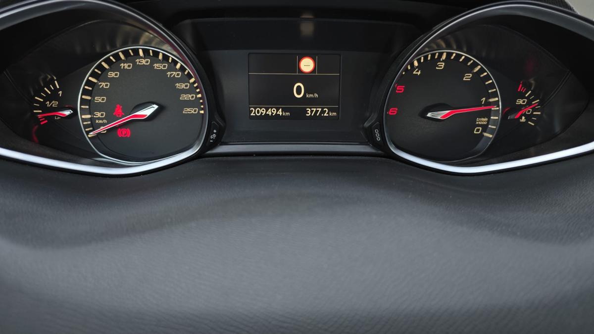 peugeot-308-sw-2018-diesel-1499cc