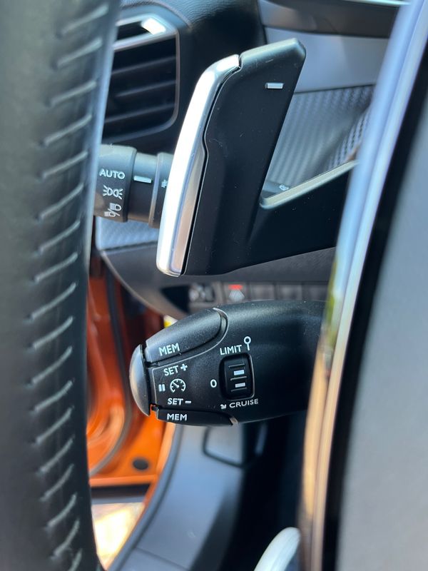 peugeot-2008-2022-gasolina-1199cc