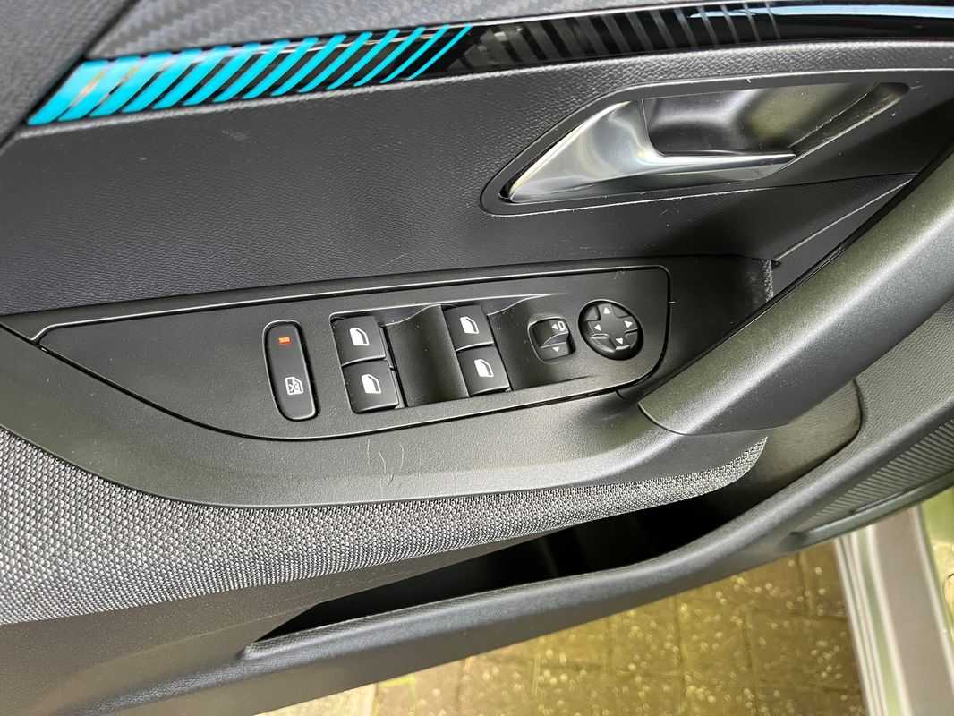 peugeot-2008-2022-gasolina-1199cc