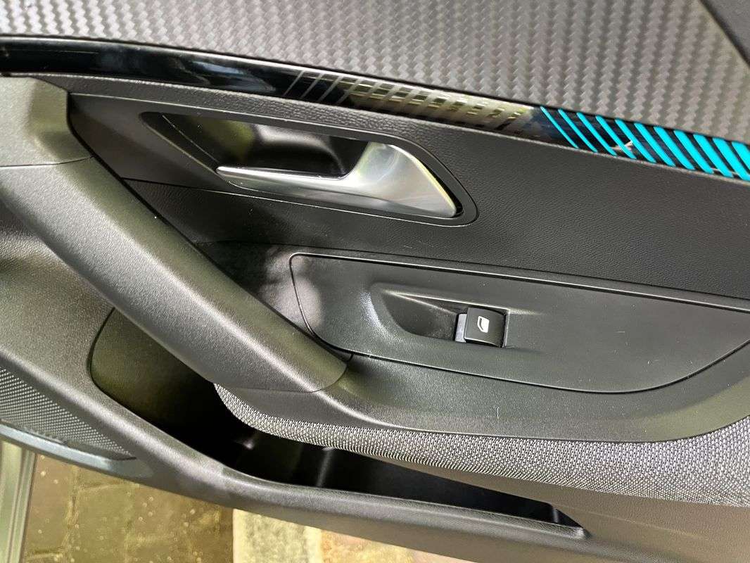 peugeot-2008-2022-gasolina-1199cc