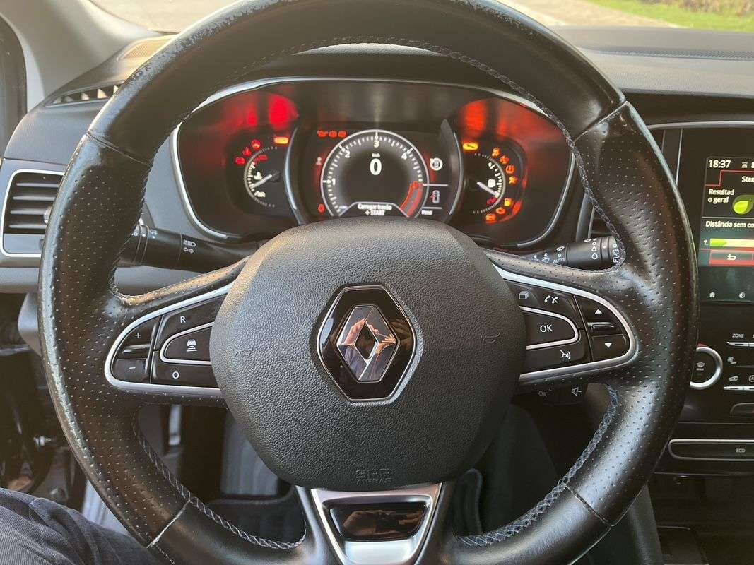 renault-megane-sport-tourer-2017-diesel-1598cc