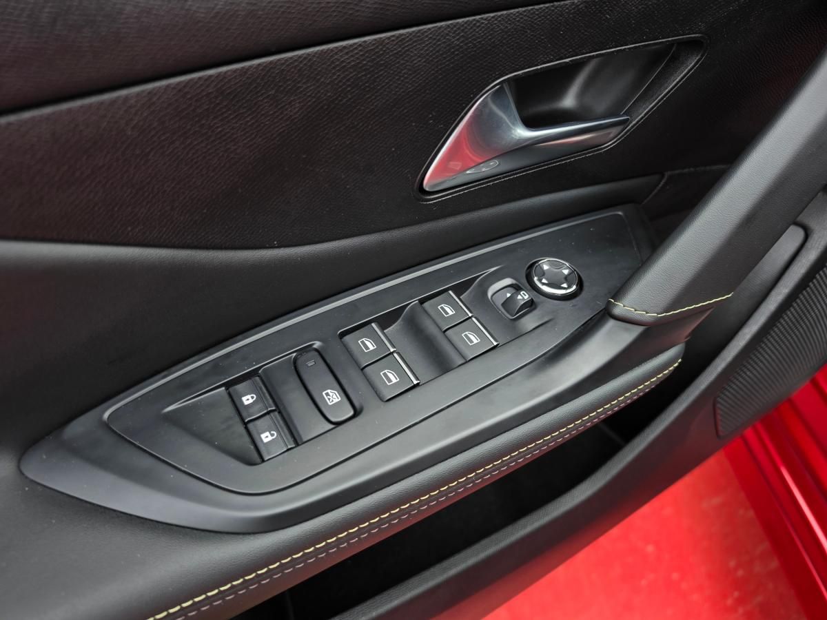 peugeot-308-2022-gasolina-1199cc
