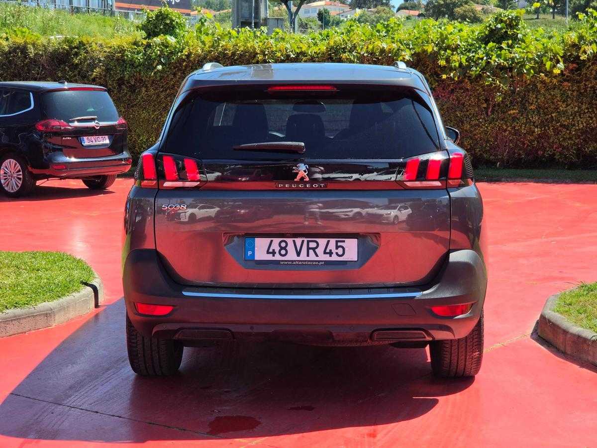 peugeot-5008-2018-diesel-1499cc
