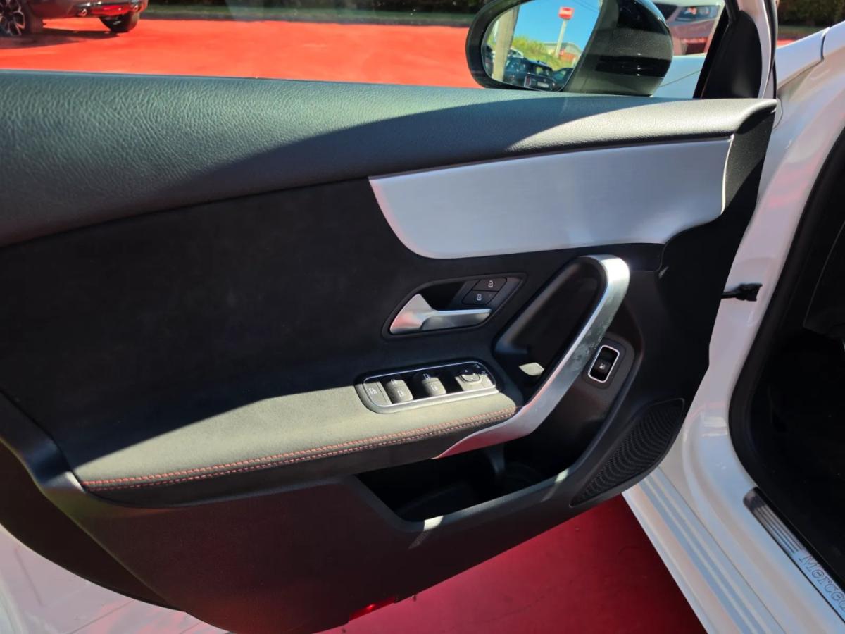mercedes-benz-classe-a-2022-hibrido-1332cc