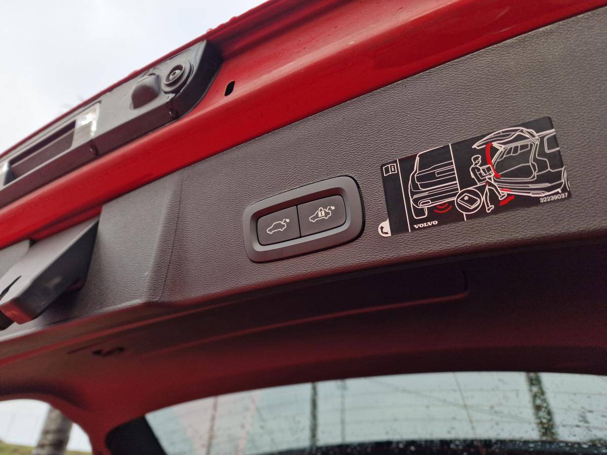 volvo-xc40-2022-hibrido-a-gasolina-1477cc